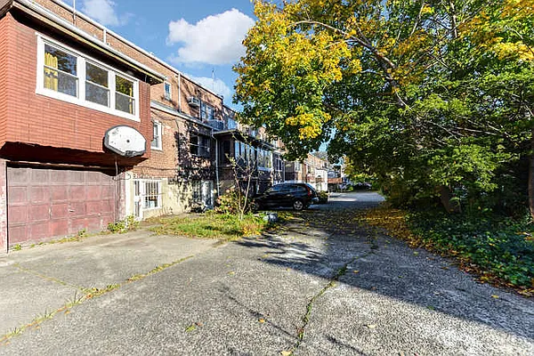 Sold by Keller Williams Realty Landmark | media 20