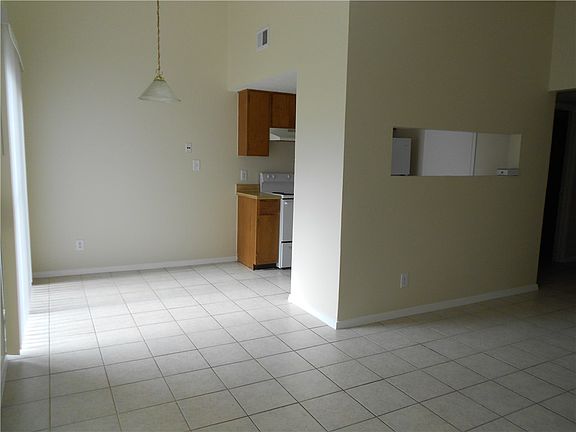 5th image of 925 Fieldwood Dr #A