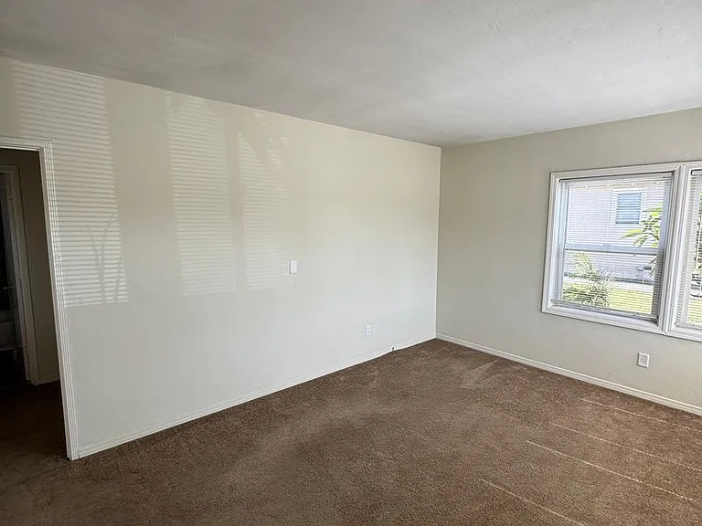 4542 N Lakewood Blvd. — Photo 14