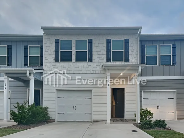 102 Village Green Dr, Adairsville, GA 30103