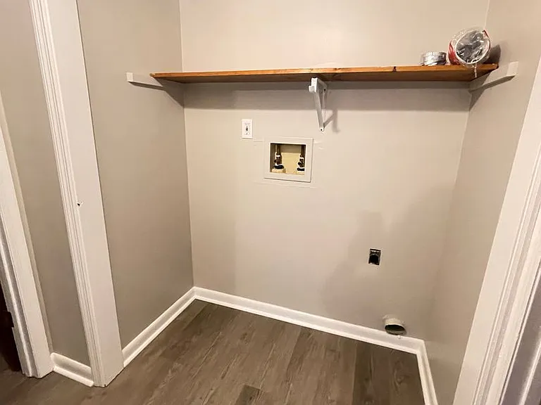 Pecan Manor Apartments — Photo 36
