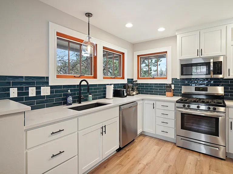523 NW Colorado Ave #200 — Photo 11