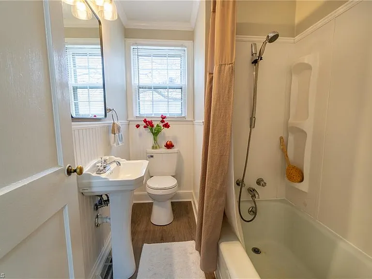 1005 McCormick St — Photo 10