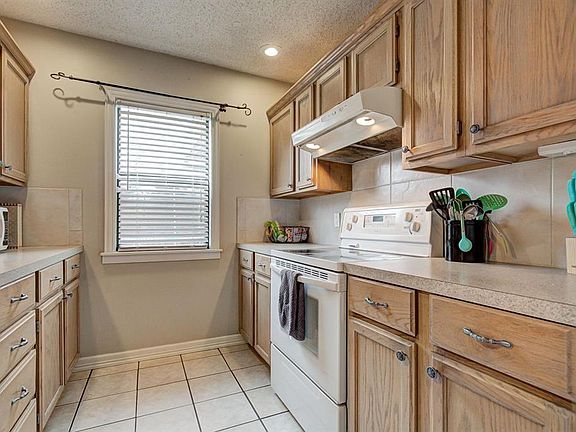 4th image of 3029 Hillcrest Dr