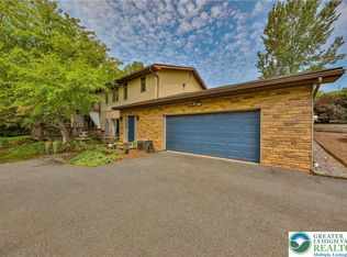 293 Crown View Ave, Stockertown, PA 18083