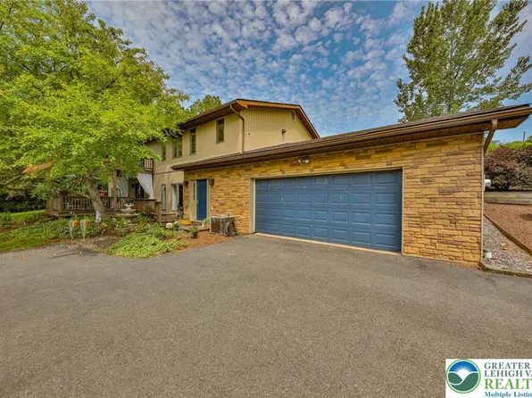 293 Crown View Ave, Stockertown, PA 18083