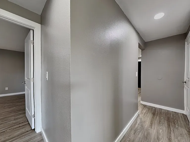 1105 S Woodlawn St #1 — Photo 13