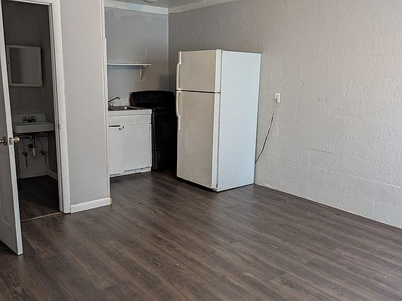 4th image of 1002 Daniels St