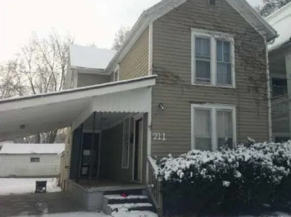 211 W Homer St, Freeport, IL 61032