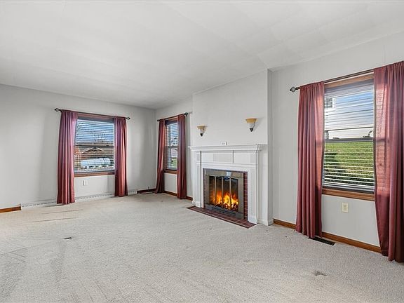 3rd image of 608 Grand Ave