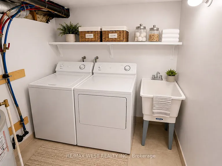 2089 Dufferin St #1 — Photo 20