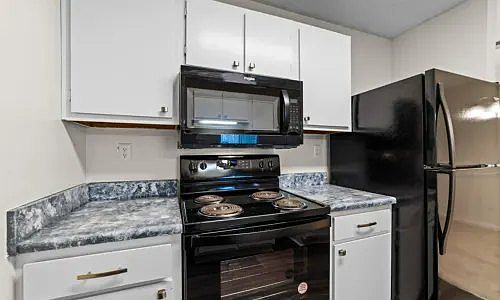 4th image of 905 Colony Sq