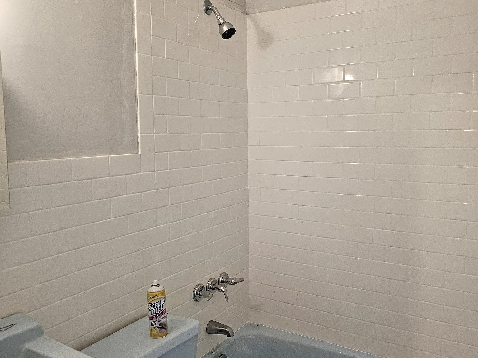 Studio, $900 — Photo 2