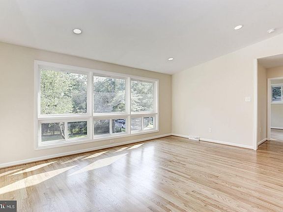4th image of 3917 Denfeld Ave