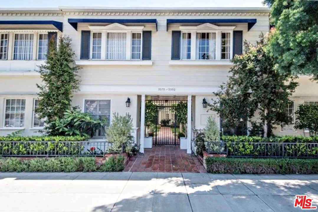 1 bed, 1.0 bath, 1300 sqft, $4,500 — Photo 1