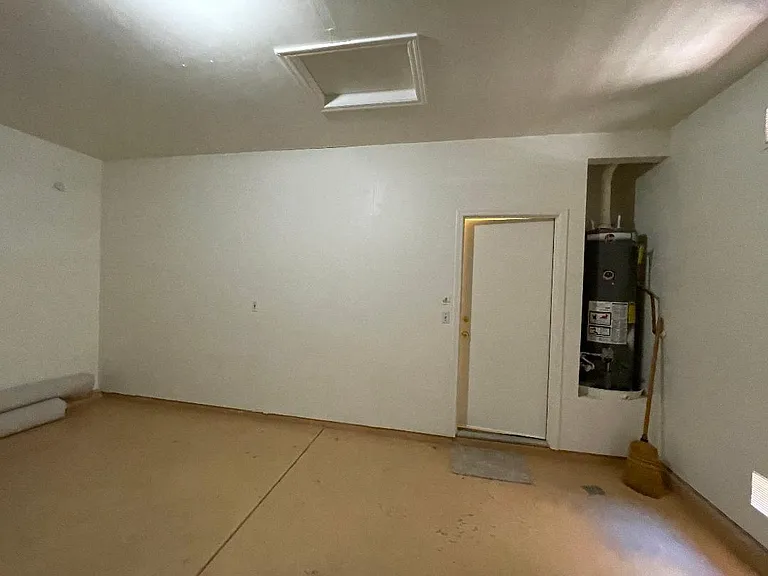 Entry into the 2 car garage