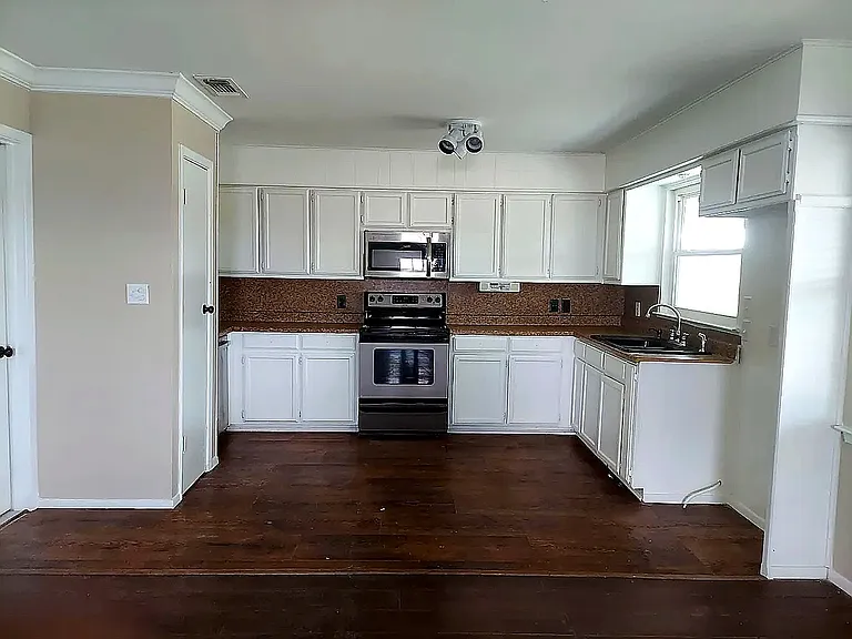 510 E Cook St — Photo 6