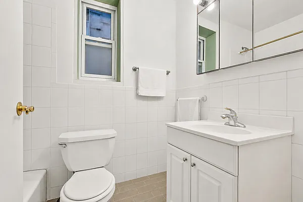 Bathroom, photo 2
