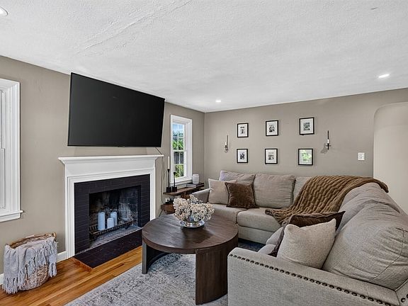 5th image of 20 Westernview Cir