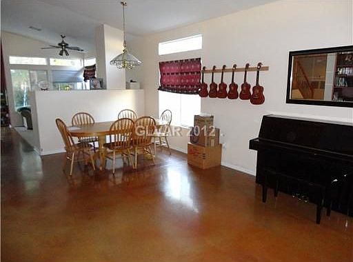 2nd image of 2467 Lower Meadows Ave