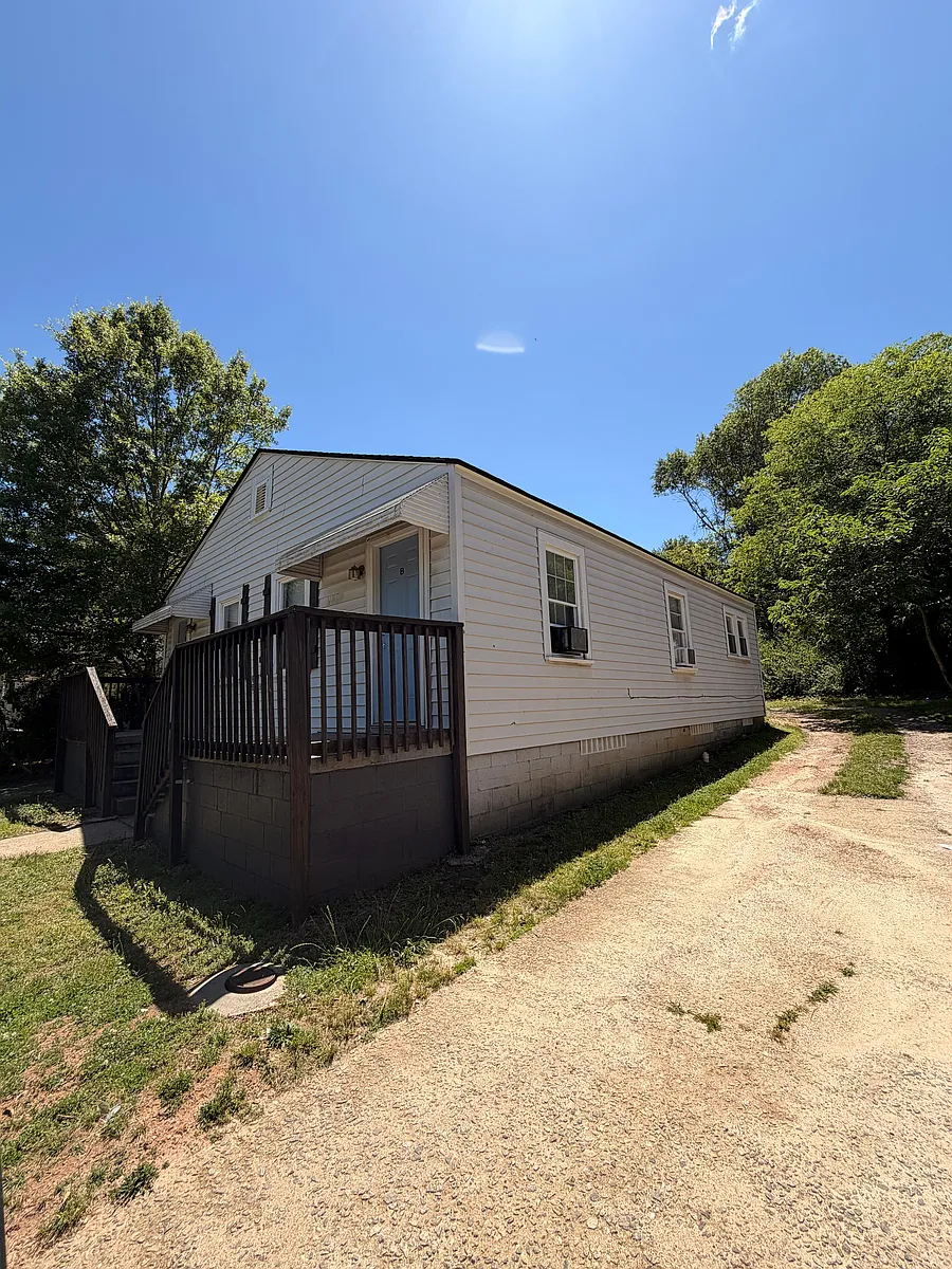 Building Photo - 107 West Ave #B