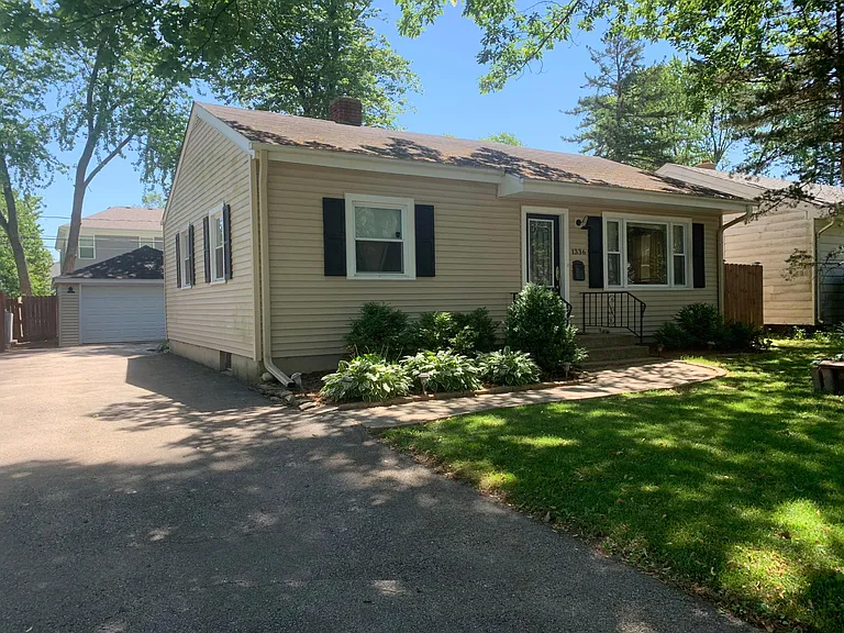 1336 N Eagle St — Photo 2