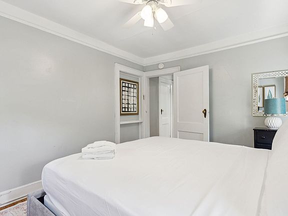 3rd image of 72 1/2 King St