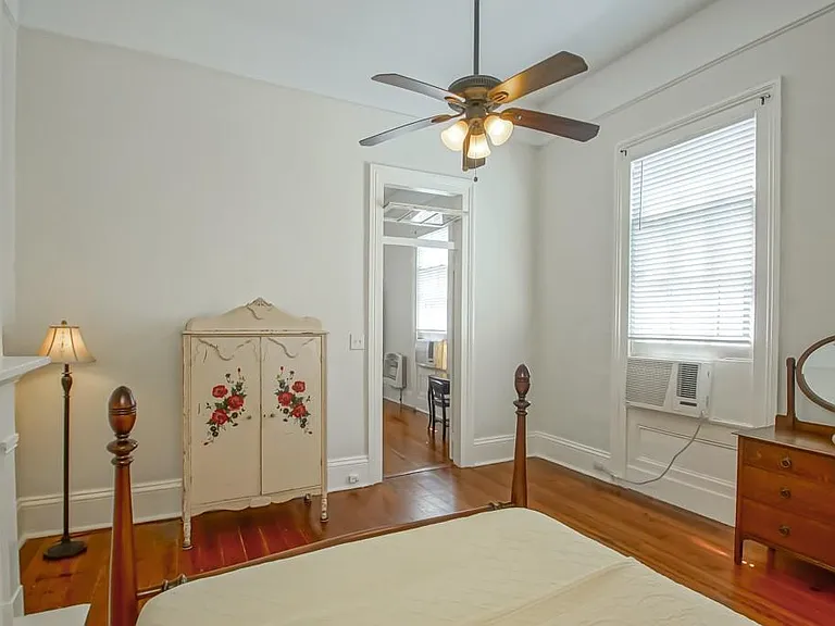 2415 Chippewa St — Photo 7