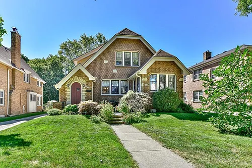 5927 W Wisconsin Ave Photo 1