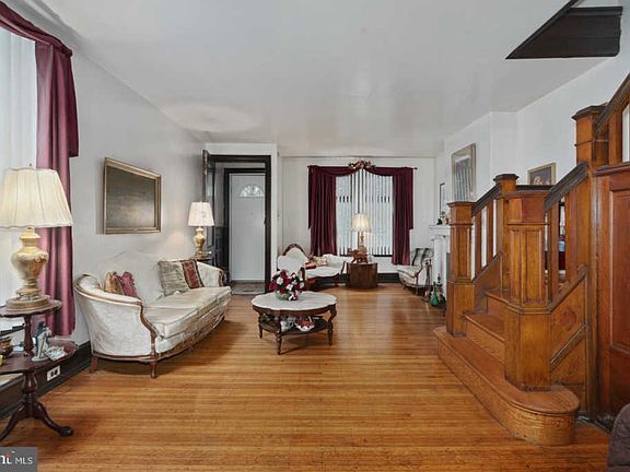 2nd image of 5046 Larchwood Ave