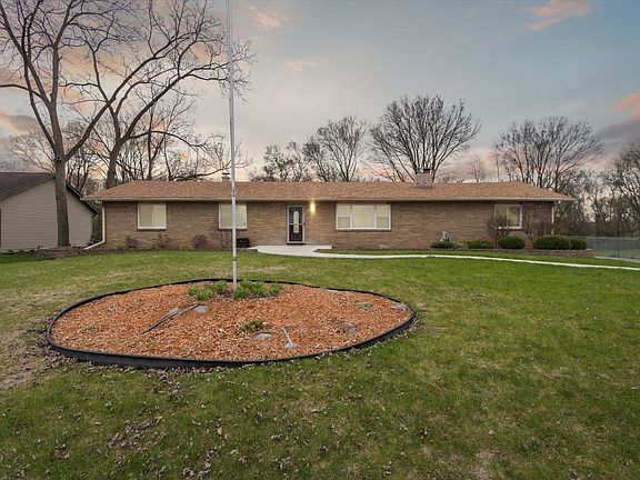 2nd image of 911 Crystal Dr