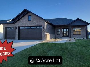 8450 Herrick Park Dr, Troy, IL 62294