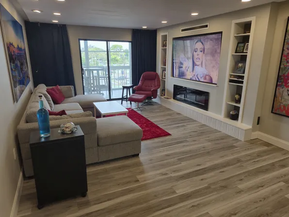 4908 38th Way S APT 405, Saint Petersburg, FL 33711