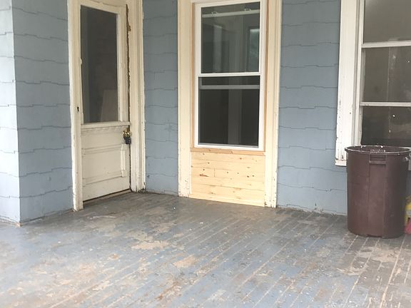 Front porch/ 4 season room