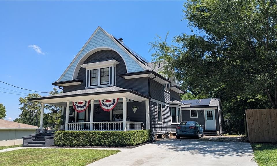 1st image of 315 SE Grand Ave