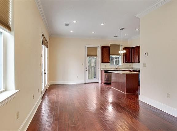 2nd image of 4420 La Salle St #A