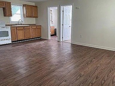 4th image of 112 Ash St