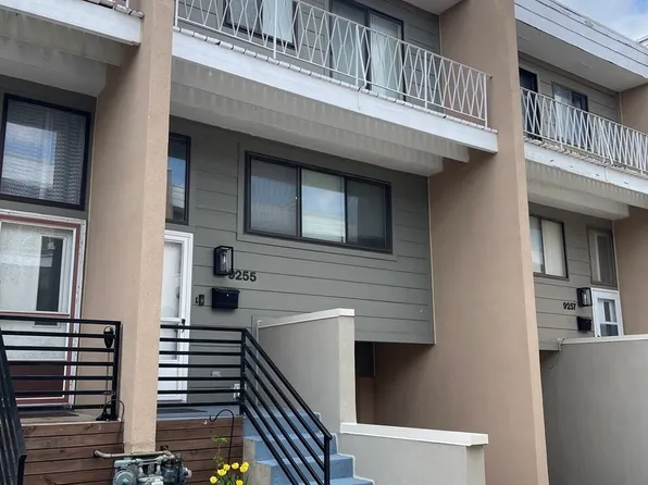 9255 W Ballard Rd, Des Plaines, IL 60016