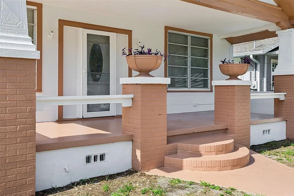 3 bed, 1.0 bath, 1188 sqft, $1,950 — Photo 3