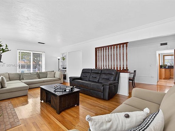 5th image of 2431 SW 4th St