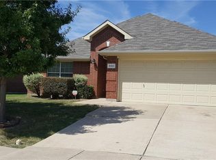 5311 Deep Lake Dr, Grand Prairie, TX 75052