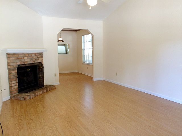 2nd image of 3126 Hotchkiss Ln