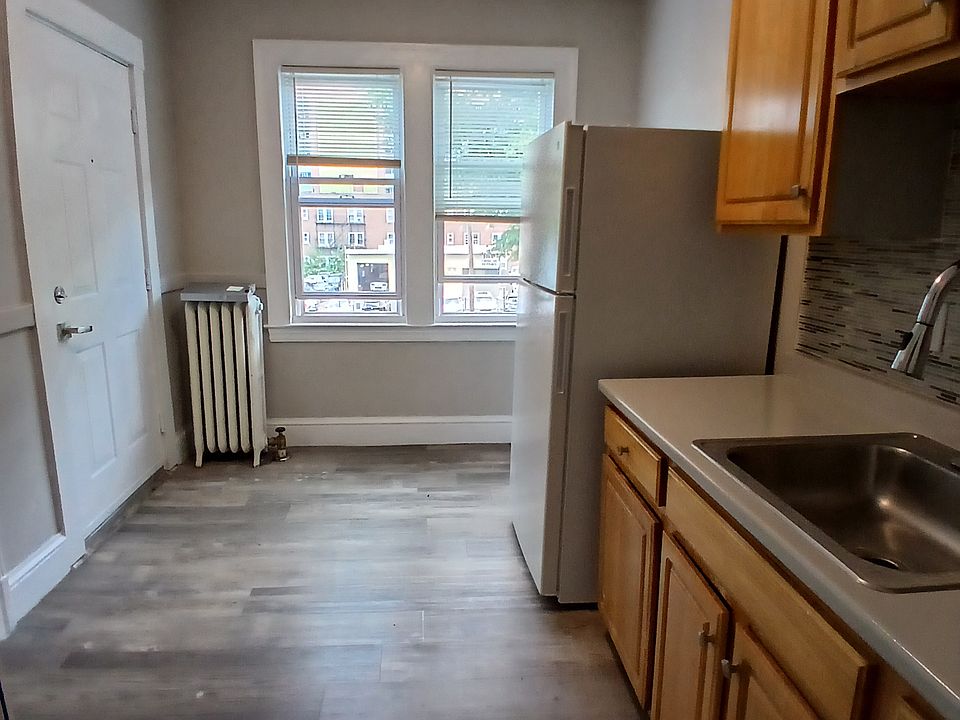 1st image of 325 Washington St APT B1