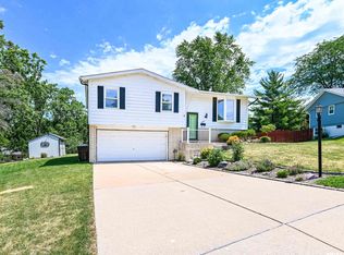2211 W Warwick Dr, Peoria, IL 61614
