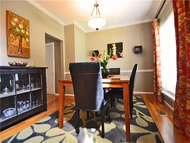 3 bed, 2.5 bath, 2328 sqft, $3,250 — Photo 4