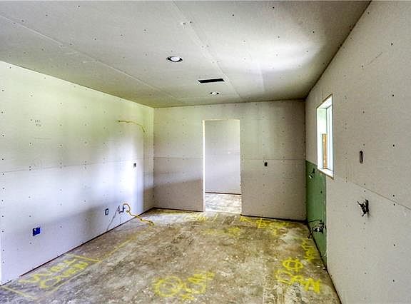 3rd image of 1517 Sarah Dr