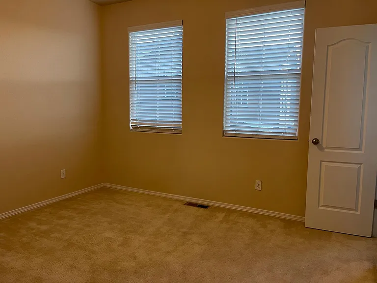 4717 Rowland Hts — Photo 10