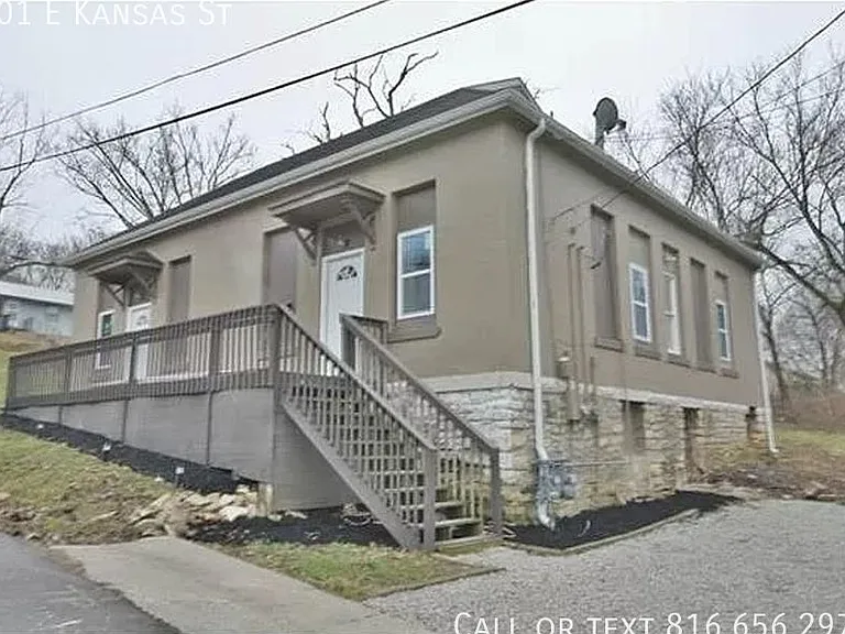 301 E Kansas St — Photo 2