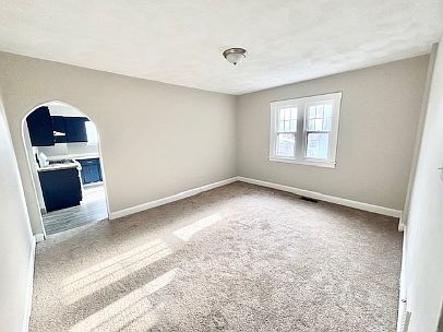 4th image of 874 Vankirk St #1