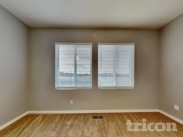 10239 Southlawn Cir — Photo 14